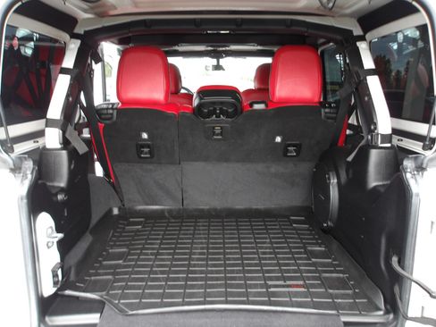 Used 2019 Jeep Wrangler Unlimited Sahara image 11