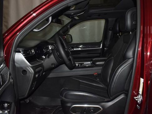 Used 2022 Jeep Wagoneer Series III w/ Premium Group I image 12