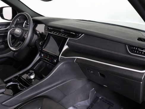 Used 2023 Jeep Grand Cherokee L Laredo image 28