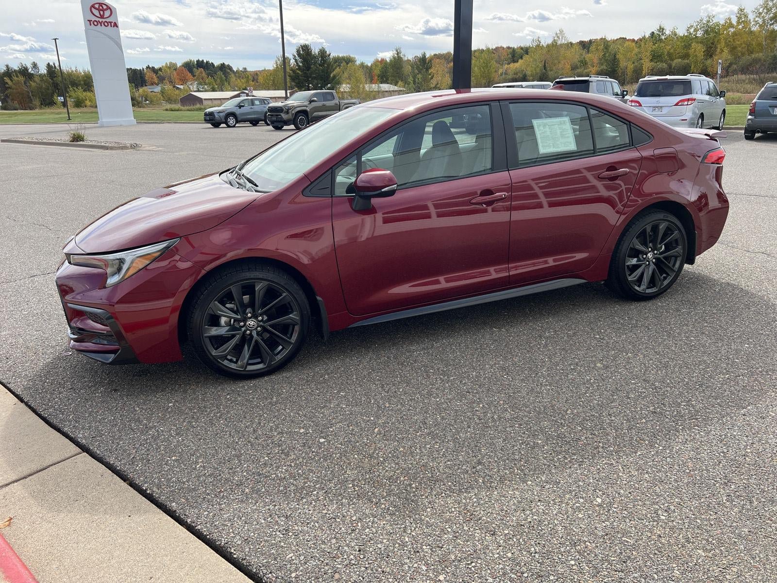 Used 2026 Toyota Corolla SE FWD image 3