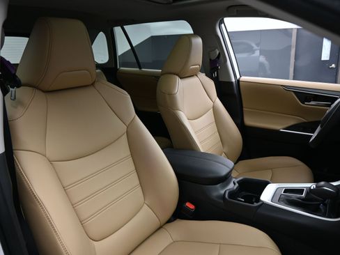 Certified 2025 Toyota RAV4 XLE Premium image 21