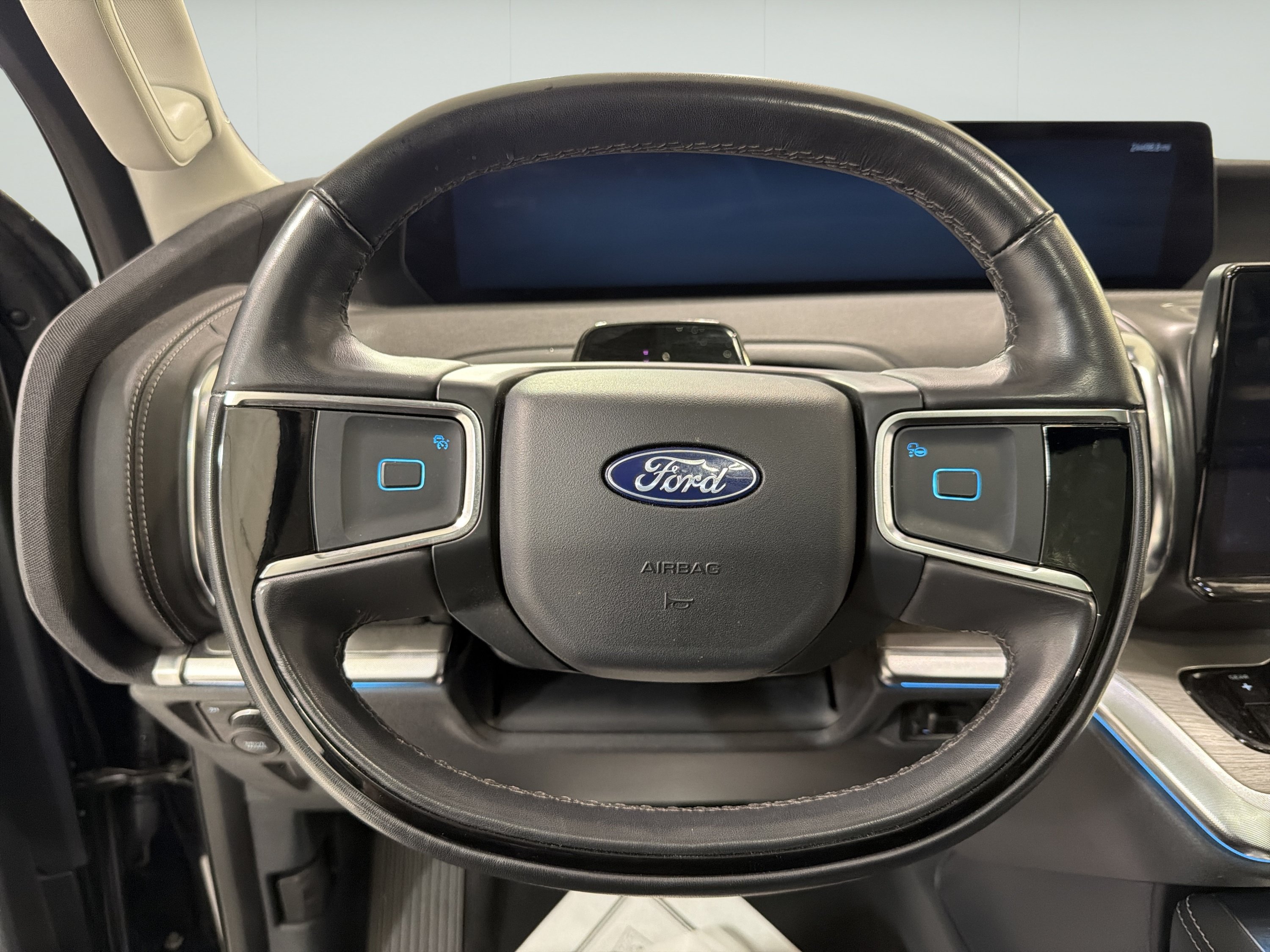 Used 2025 Ford Expedition Max Platinum AWD/4WD image 16