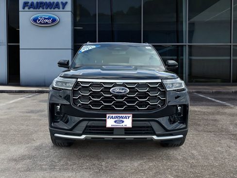 Used 2025 Ford Explorer Platinum image 3