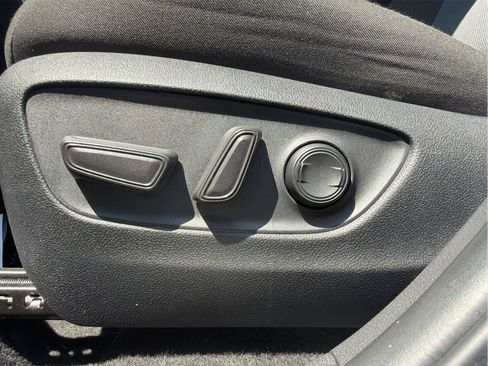 Used 2025 Toyota RAV4 XLE AWD/4WD image 14