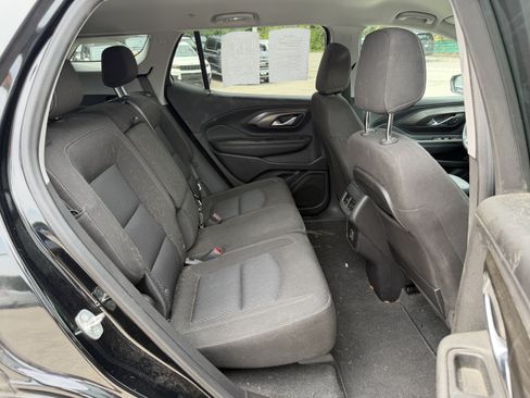 Used 2024 GMC Terrain SLE w/ Elevation Edition FWD image 8