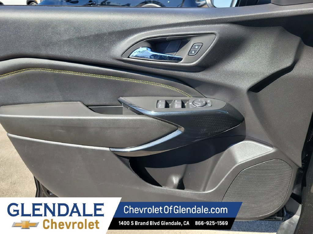 Used 2025 Chevrolet Trax LT FWD image 27