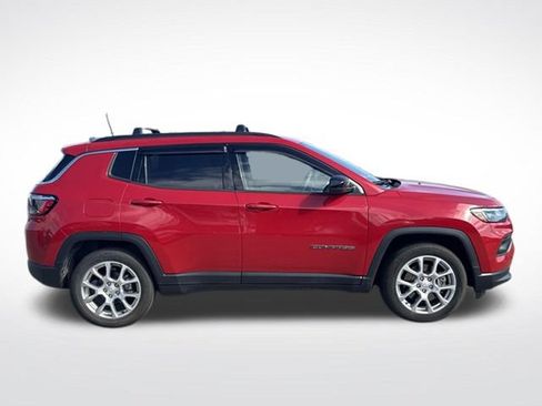 Used 2023 Jeep Compass Latitude AWD/4WD image 9