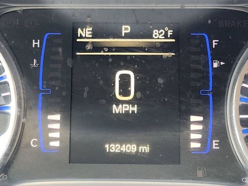 Used 2016 Chrysler 200 Limited FWD image 22