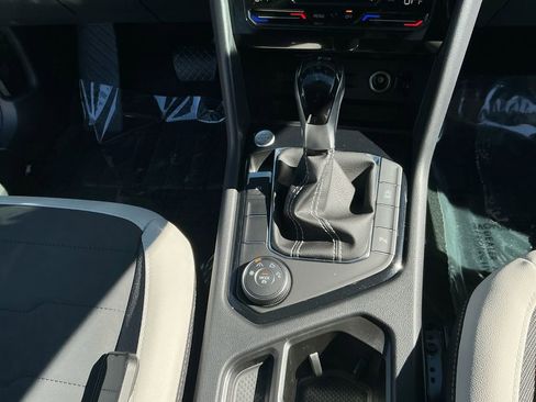 New 2026 Volkswagen Taos SE image 18