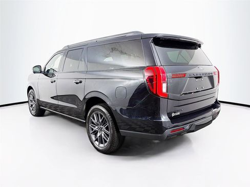Used 2025 Ford Expedition Max Platinum w/ Stealth Performance Package AWD/4WD image 5