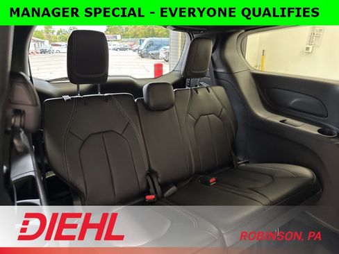 New 2026 Chrysler Pacifica Select w/ S Appearance Package image 12