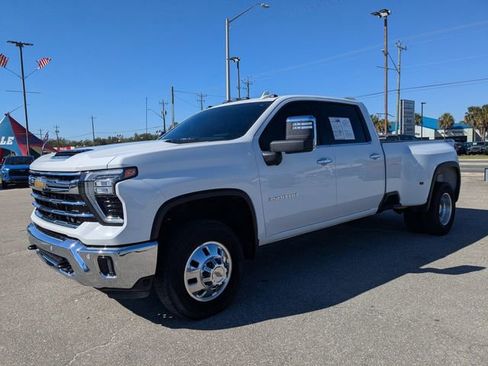 Used 2024 Chevrolet Silverado 3500 LTZ w/ LTZ Convenience Package image 7
