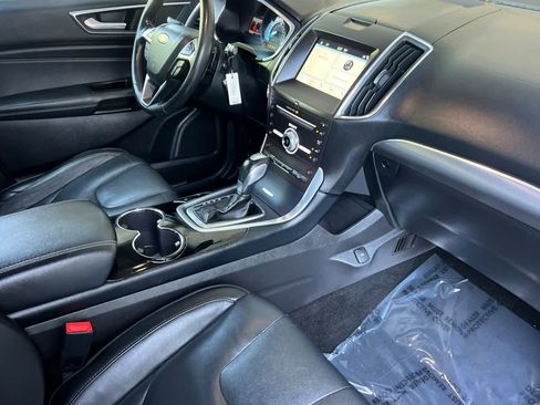 Used 2018 Ford Edge Titanium FWD image 17