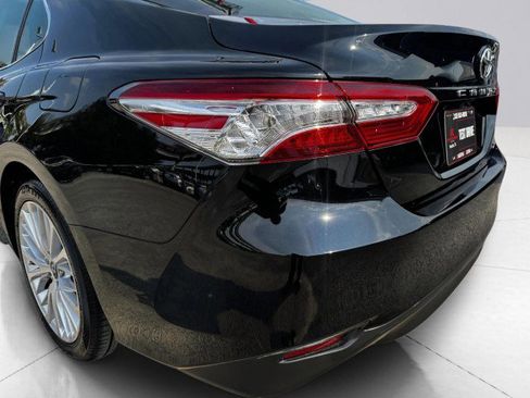 Used 2019 Toyota Camry XLE image 14