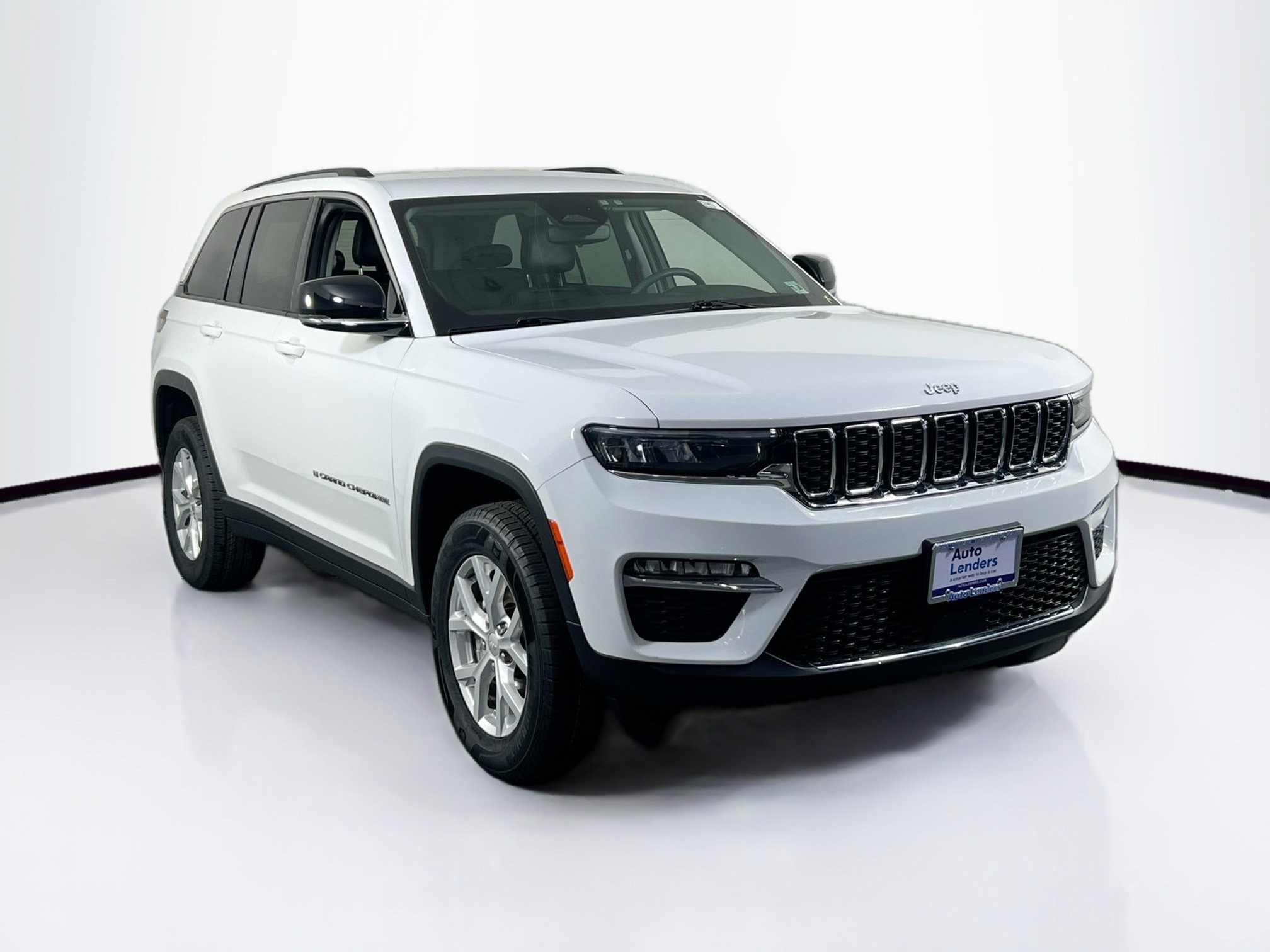 Used 2023 Jeep Grand Cherokee Limited AWD/4WD image 3
