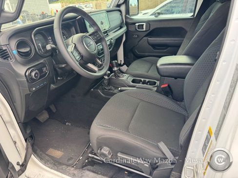 Used 2024 Jeep Wrangler Unlimited Rubicon 4xe w/ Technology Group AWD/4WD image 9
