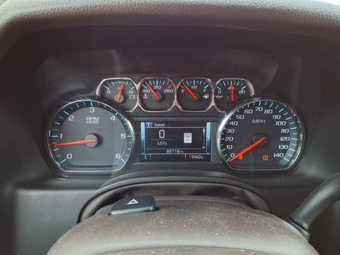 Used 2018 Chevrolet Tahoe LT image 2