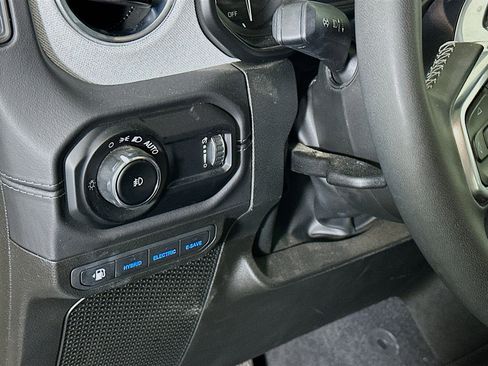 Used 2025 Jeep Wrangler Unlimited Sahara w/ Safety Group AWD/4WD image 17