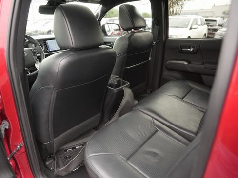 Used 2021 Toyota Tacoma TRD Off-Road image 12