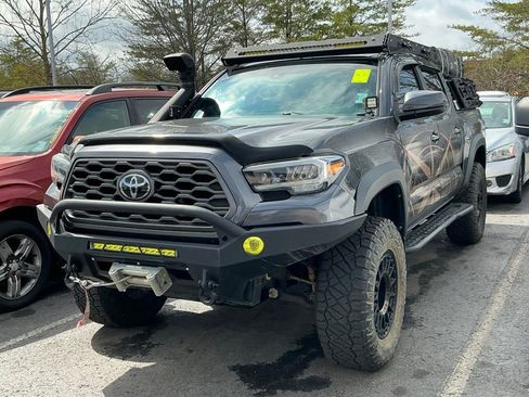 Used 2021 Toyota Tacoma TRD Off-Road w/ TRD Premium Off Road Package image 2