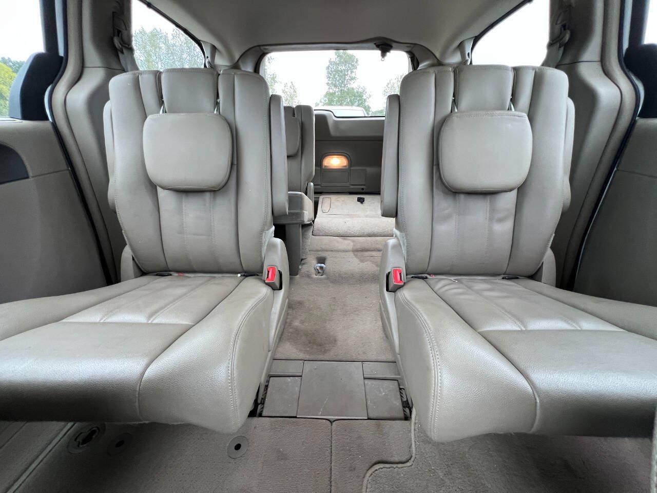 Used 2015 Chrysler Town & Country Touring w/ Driver Convenience Group FWD image 23