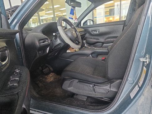 Used 2025 Honda HR-V Sport image 2