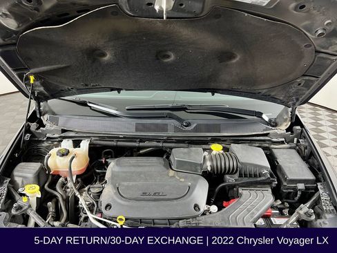 Used 2022 Chrysler Voyager LX image 34