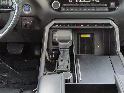Certified 2023 Toyota Sequoia Platinum AWD/4WD image 19
