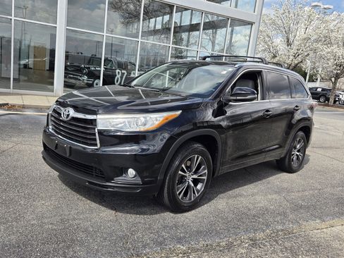 Used 2016 Toyota Highlander XLE image 3