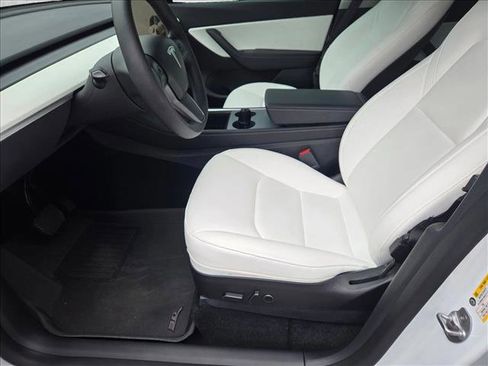 Used 2022 Tesla Model Y Long Range image 14