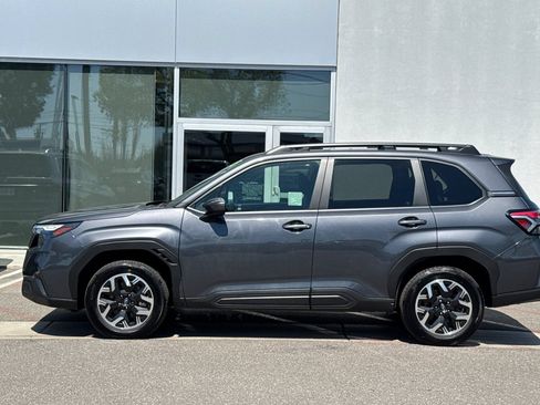 Used 2025 Subaru Forester Premium AWD/4WD image 10