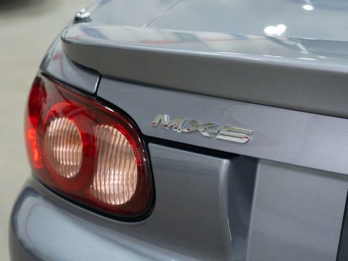 Used 2004 MAZDA MX-5 Miata MAZDASPEED image 9