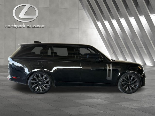 Used 2023 Land Rover Range Rover SV AWD/4WD image 4