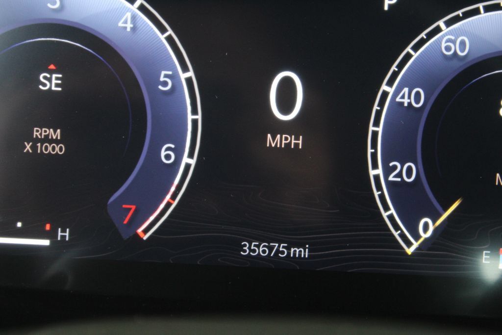Used 2024 Jeep Grand Cherokee Limited RWD image 12