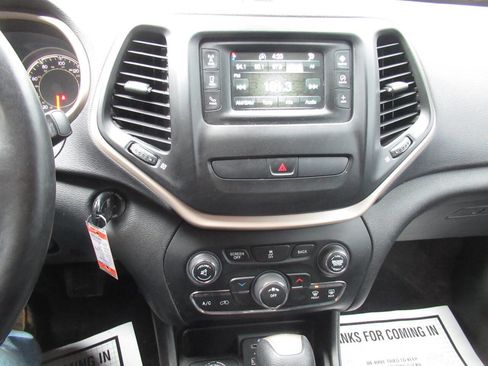 Used 2017 Jeep Cherokee Sport w/ Cold Weather Group image 20