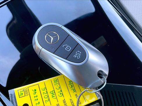 Used 2025 Mercedes-Benz GLC 300 4MATIC image 14