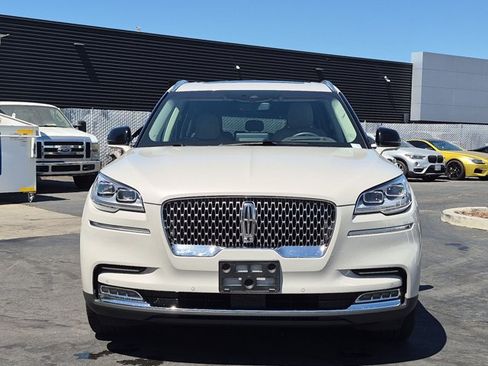 Used 2020 Lincoln Aviator Reserve w/ Equipment Group 202A AWD/4WD image 2