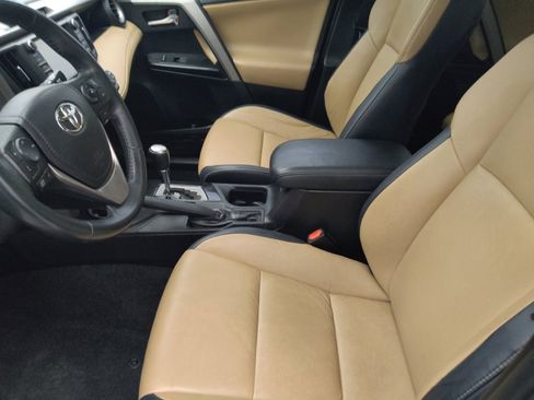 Used 2018 Toyota RAV4 Limited FWD image 17