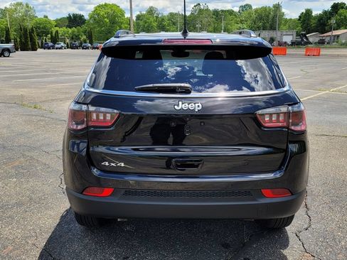 Used 2024 Jeep Compass Latitude AWD/4WD image 10