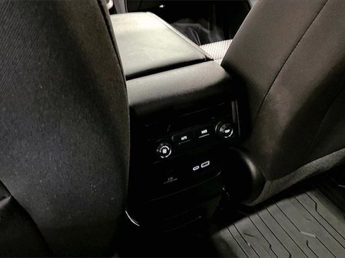 Used 2023 GMC Acadia SLE image 10