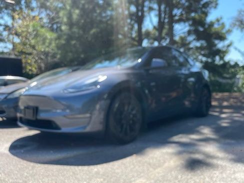 Used 2023 Tesla Model Y Long Range AWD/4WD image 1