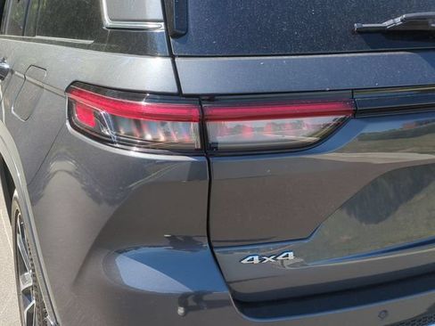 Used 2022 Jeep Grand Cherokee Overland w/ Adv Protech Group III AWD/4WD image 21