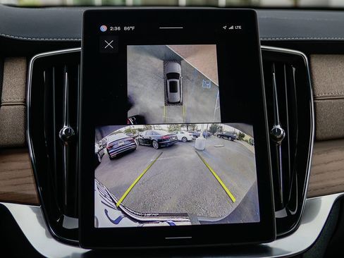 Certified 2025 Volvo XC90 B5 Plus image 28