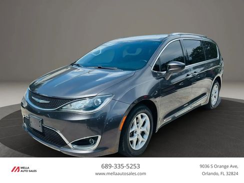 Used 2018 Chrysler Pacifica Touring-L Plus FWD image 1
