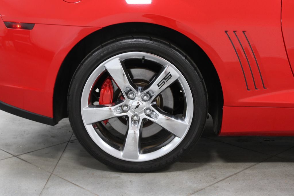 Used 2015 Chevrolet Camaro SS RWD image 13