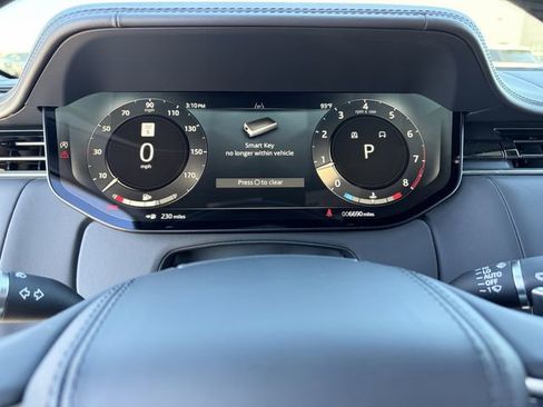 Used 2025 Land Rover Range Rover Autobiography image 11