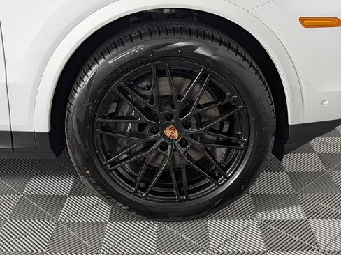 New 2026 Porsche Cayenne Coupe AWD/4WD image 14