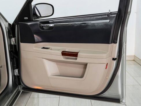 Used 2006 Chrysler 300 Touring image 41