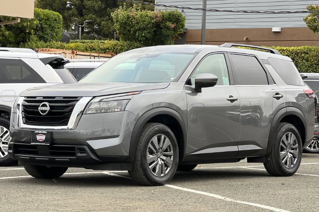 Used 2024 Nissan Pathfinder SV FWD image 10