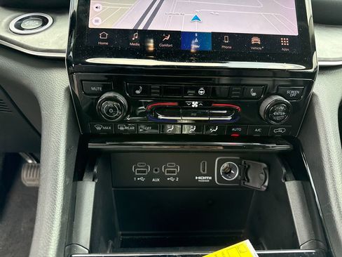 Used 2023 Jeep Grand Cherokee 4WD 4xe image 19